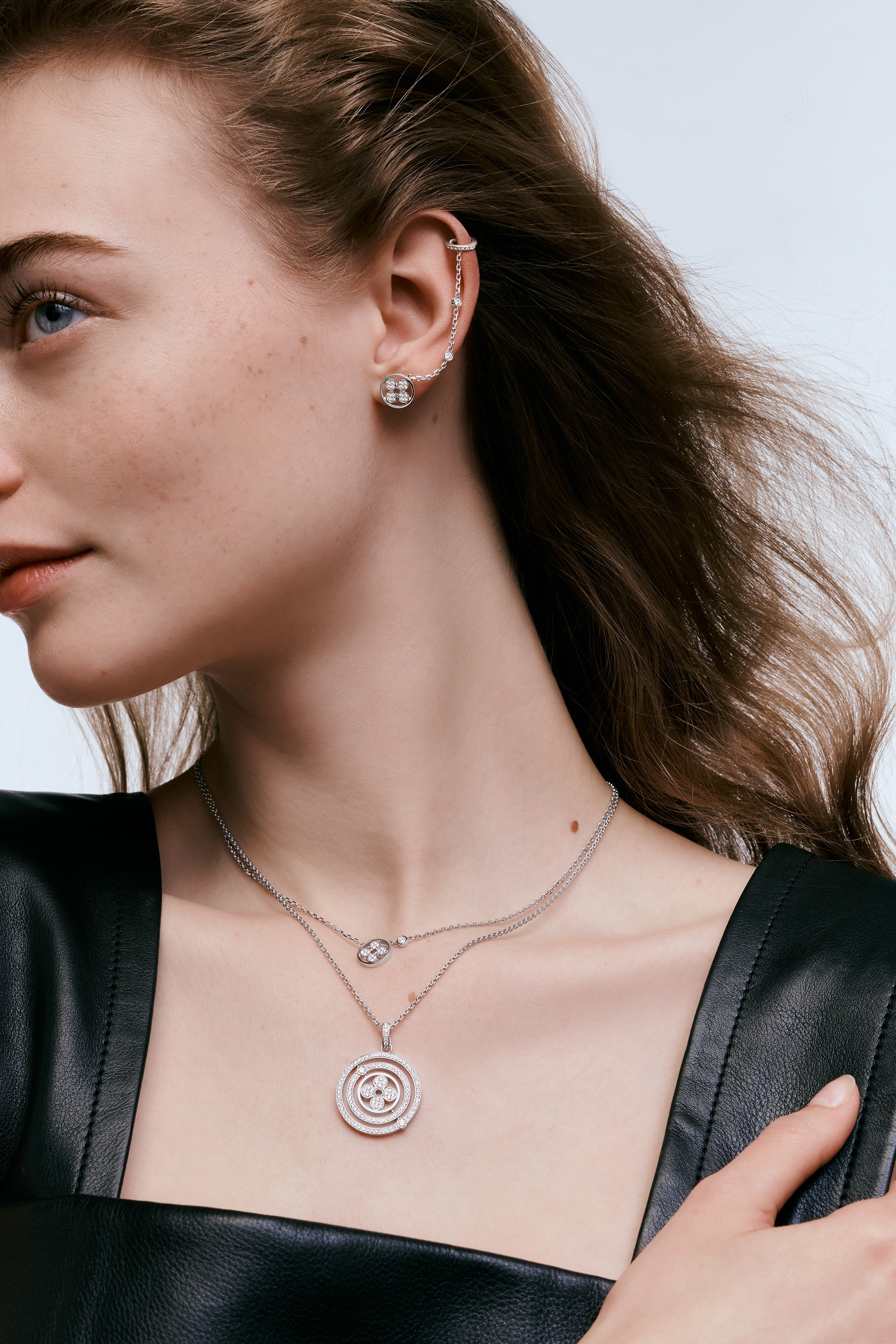 Idylle Blossom Mono Chain Earring, White Gold And Diamonds